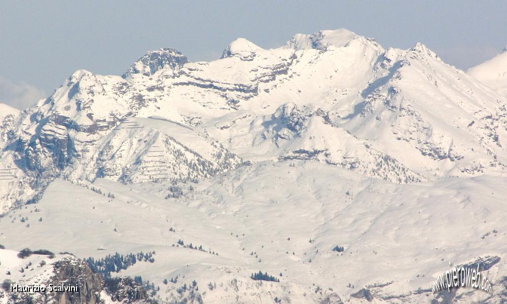 33 Zona Tre Pizzi e Monte Pietra Quadra..JPG